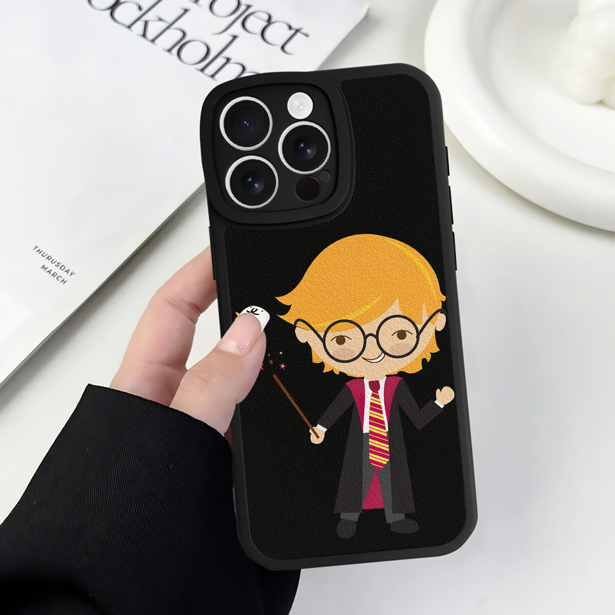（画像用） Harry Potter ハリー・ポッターシリーズ 【iPhone 16シリーズ対応】シリコンスマホケース（レザー調） 材質：シリコン